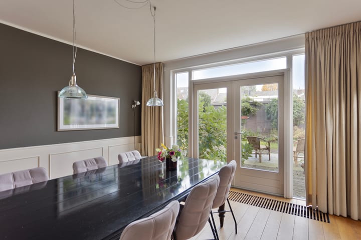 Photo 24 of Henseniusstraat 13-A