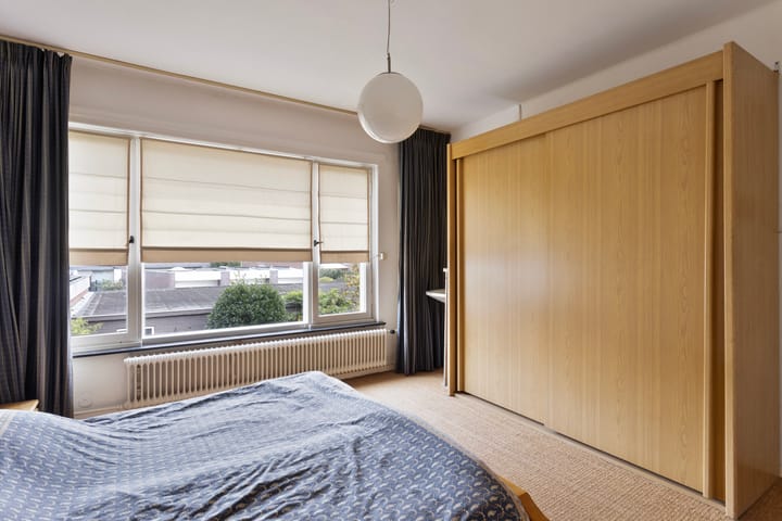 Photo 33 of Henseniusstraat 13-A