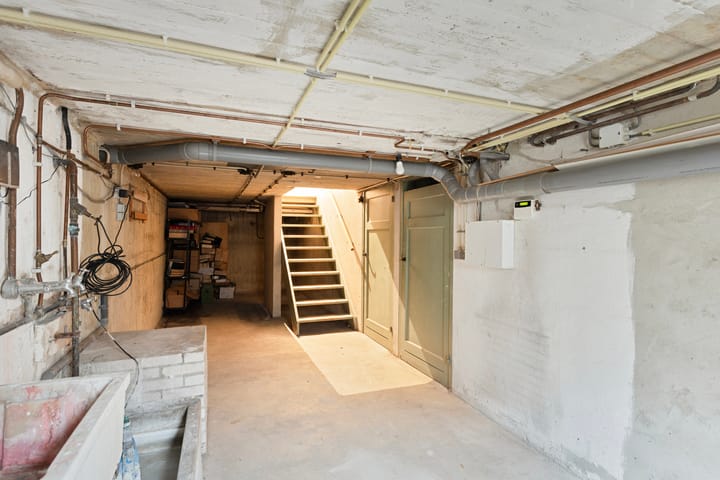 Photo 38 of Henseniusstraat 13-A