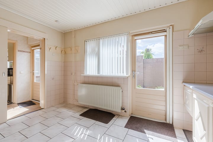 Photo 16 of Wouwsestraat 29