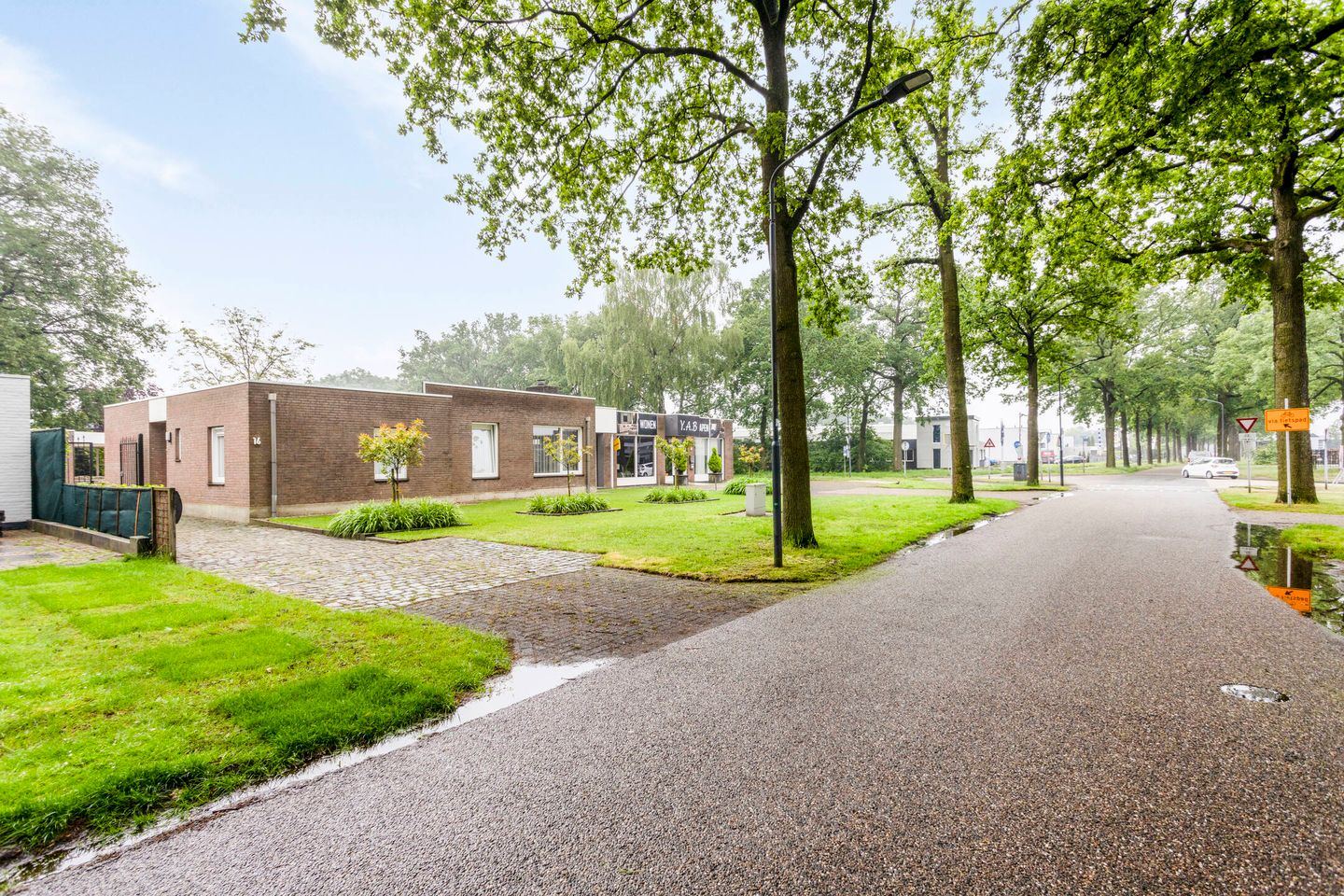 View photo 3 of Duizeldonksestraat 18