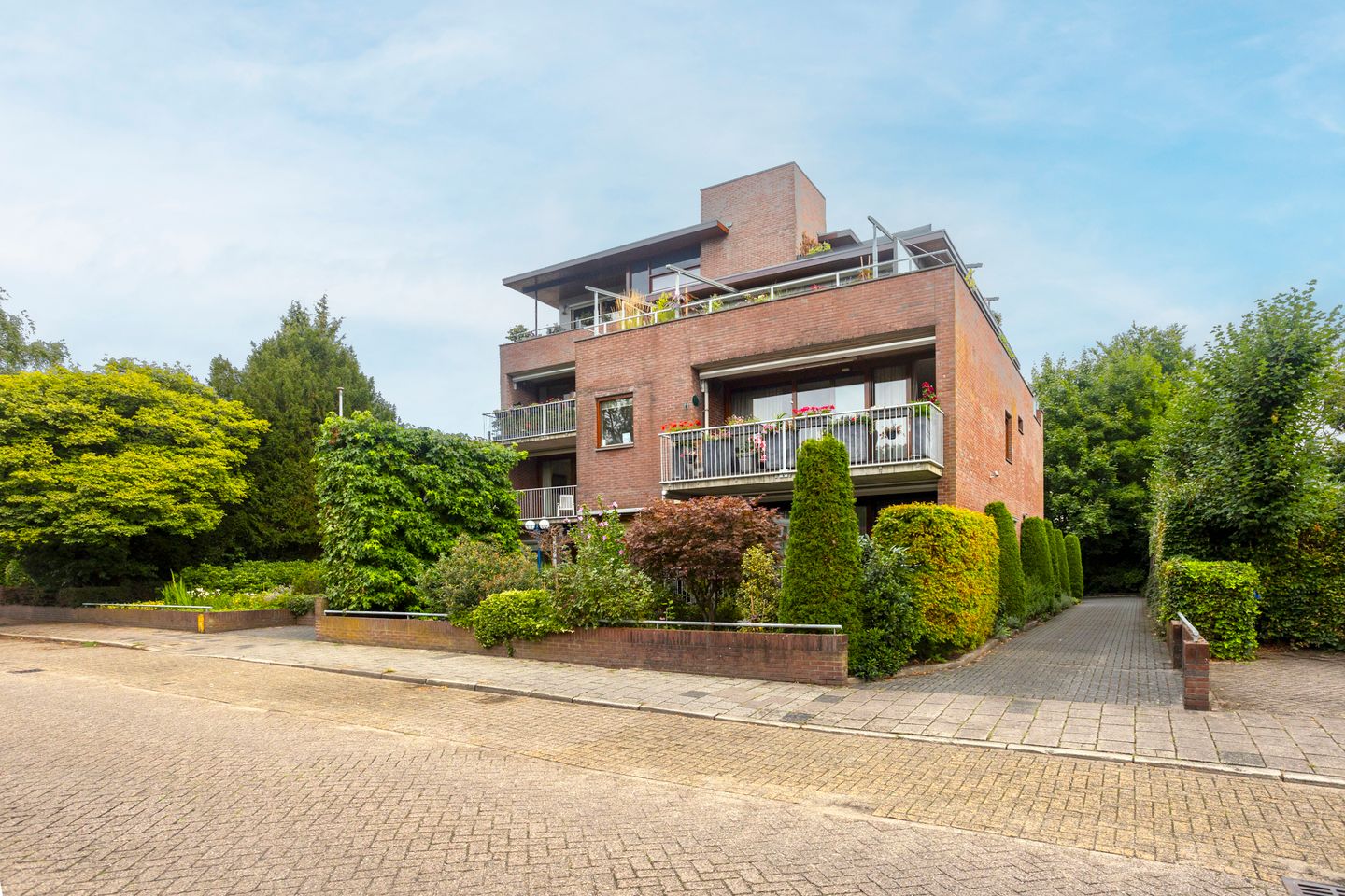 Photo 19 of Leestraat 8-A