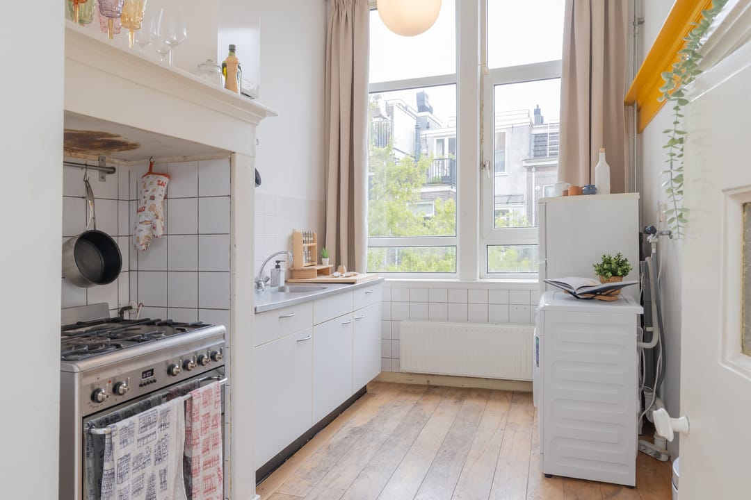 Photo 11 of Ruyschstraat 4-2