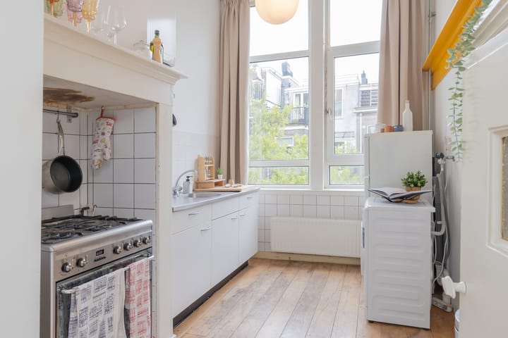 Photo 11 of Ruyschstraat 4-2