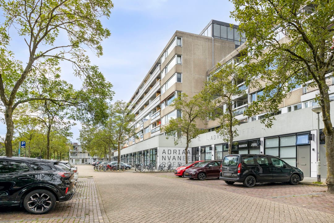 Photo 2 of Adriaan van Bergenstraat 338