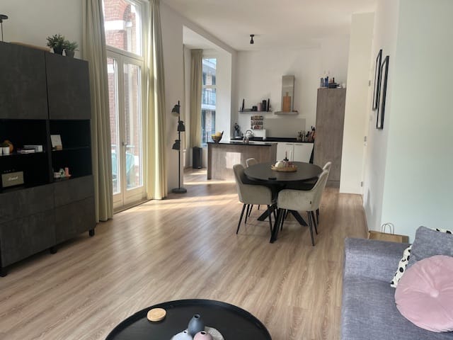 Foto 3 van Westdam 1-B