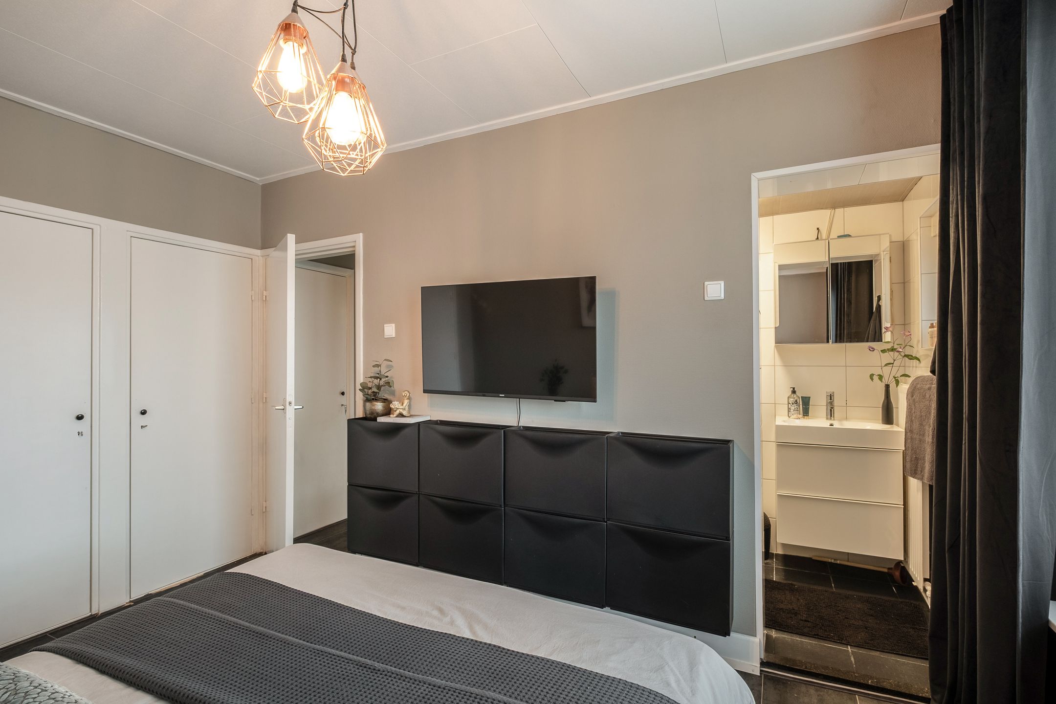 Foto 21 van Gronausestraat 1105