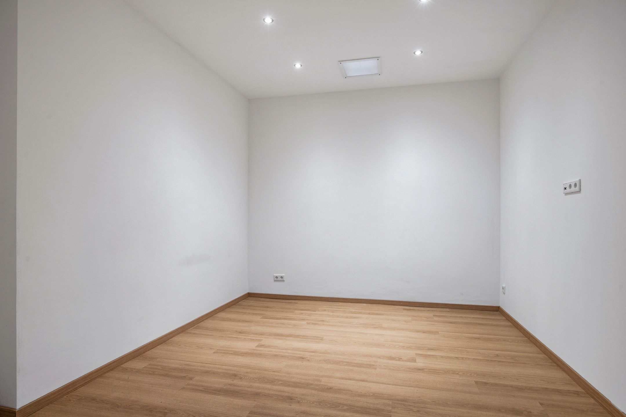 Foto 12 van Corridor 37-B