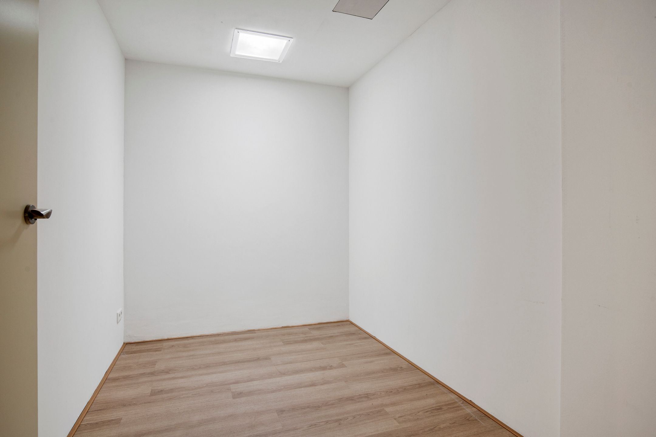 Foto 15 van Corridor 37-B