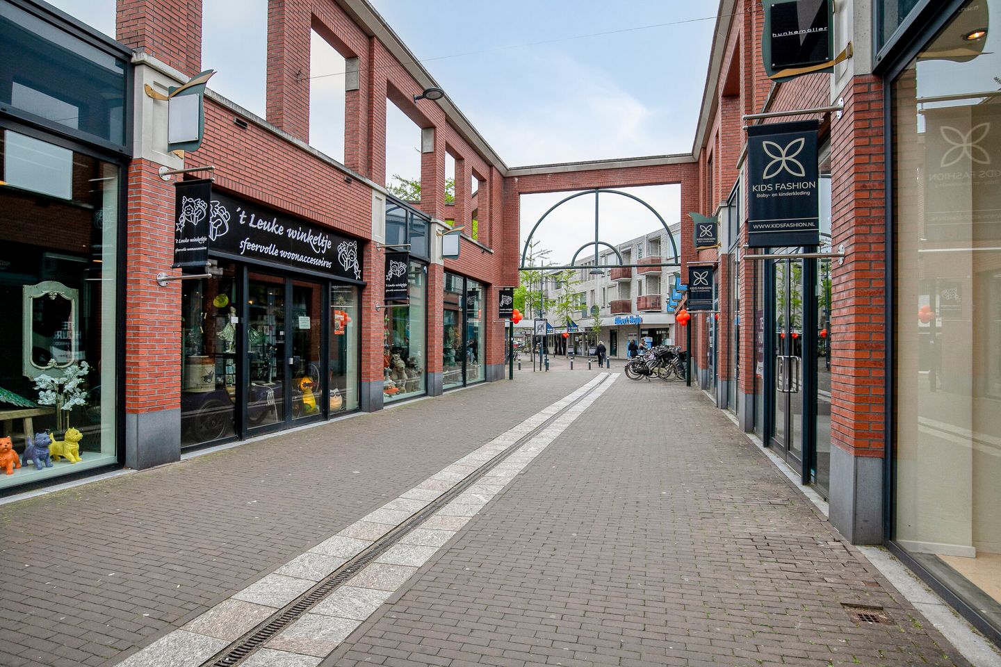 Foto 20 van Corridor 37-B