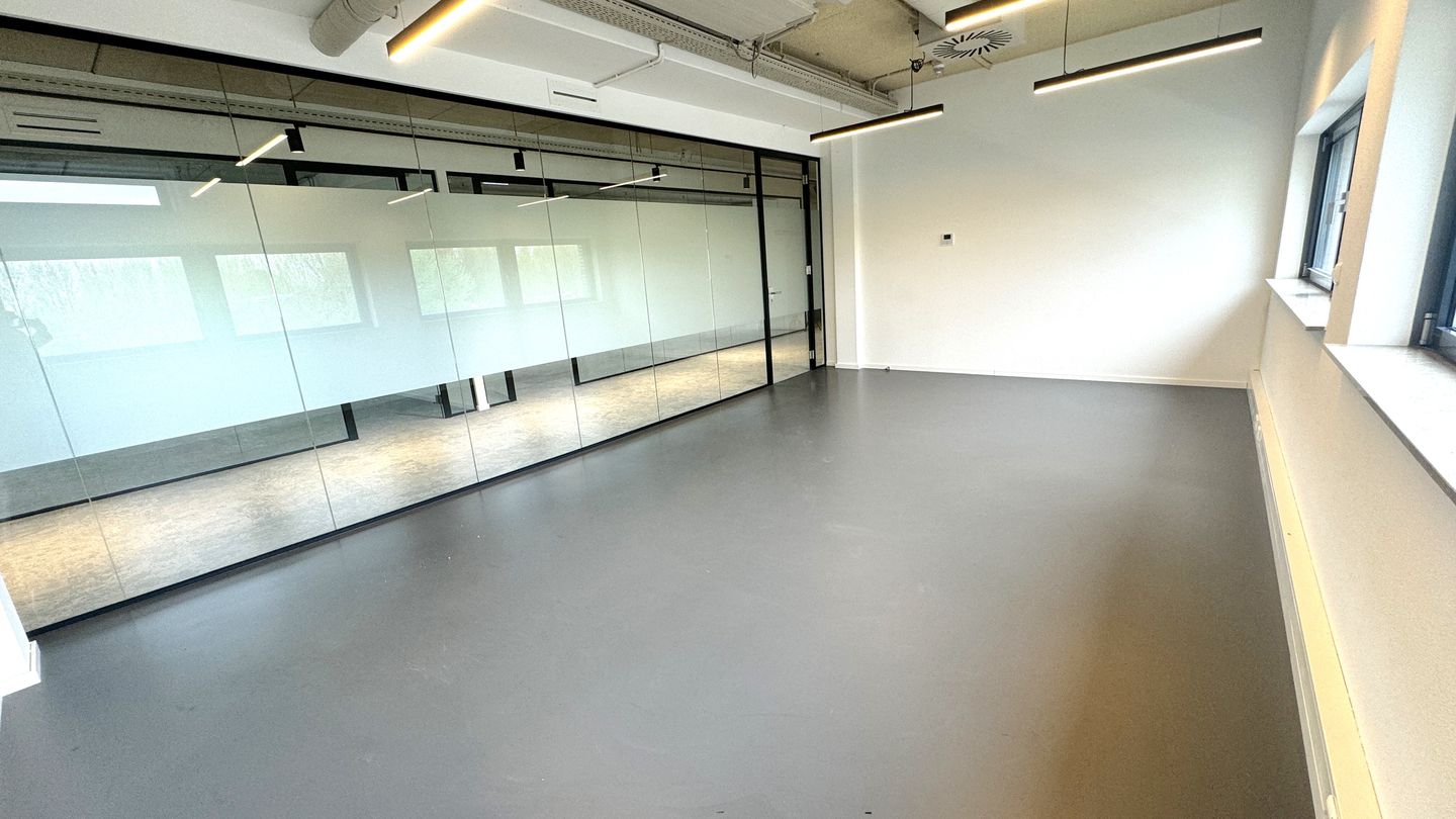 View photo 4 of Randstad 22 15