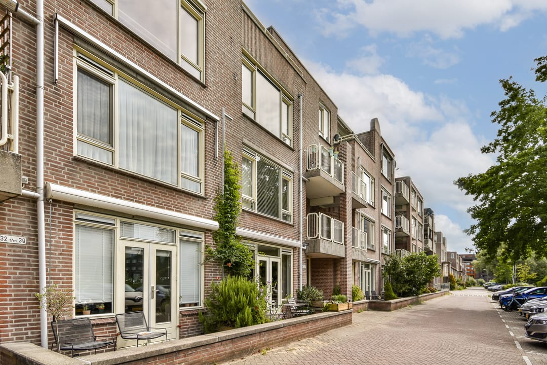 Photo 17 of Ernst Cahnsingel 40