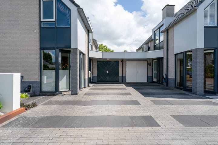 Photo 5 of Zwarte Dolfijn 33