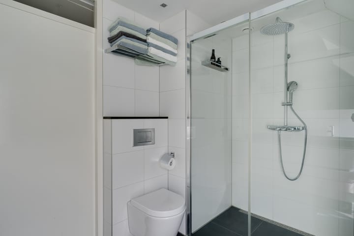 Photo 33 of Zwarte Dolfijn 33