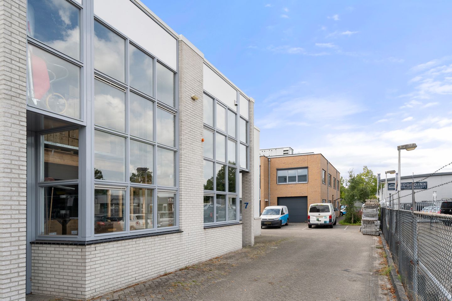 Bekijk foto 2 van Fokkerstraat 7