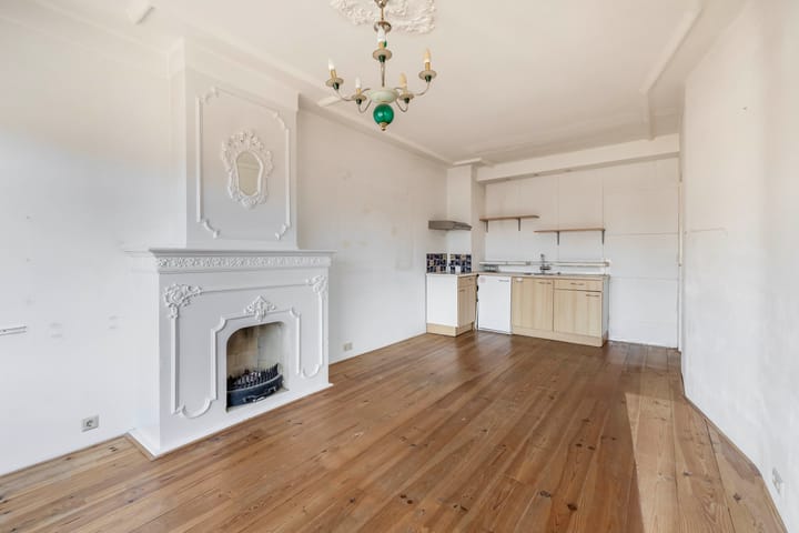 Photo 11 of Hoenderloostraat 56