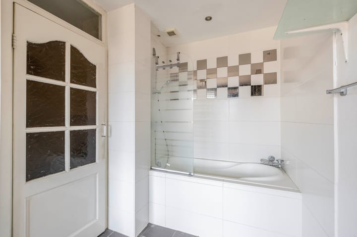 Photo 16 of Hoenderloostraat 56