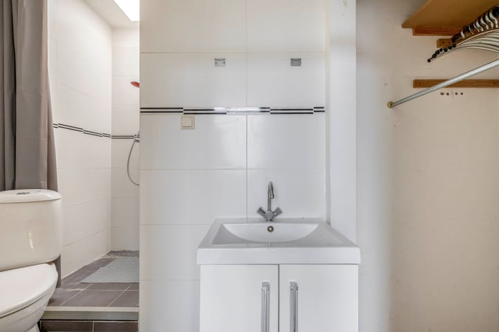 Photo 28 of Hoenderloostraat 56