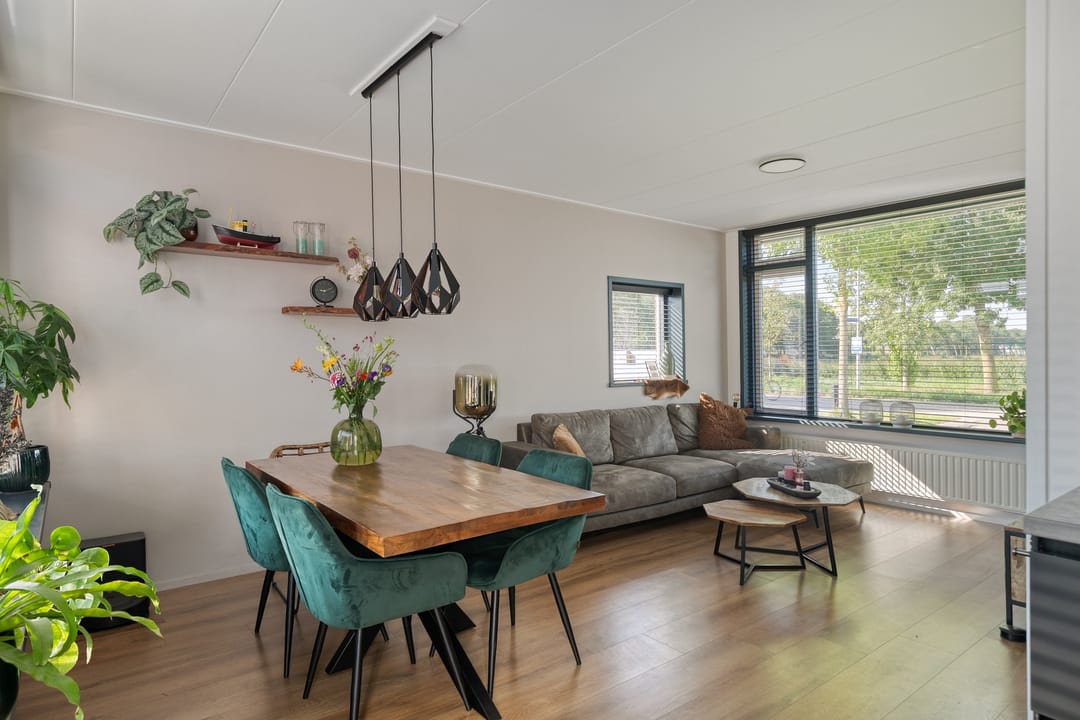 Foto 2 van Burgemeester van der Veenweg 8