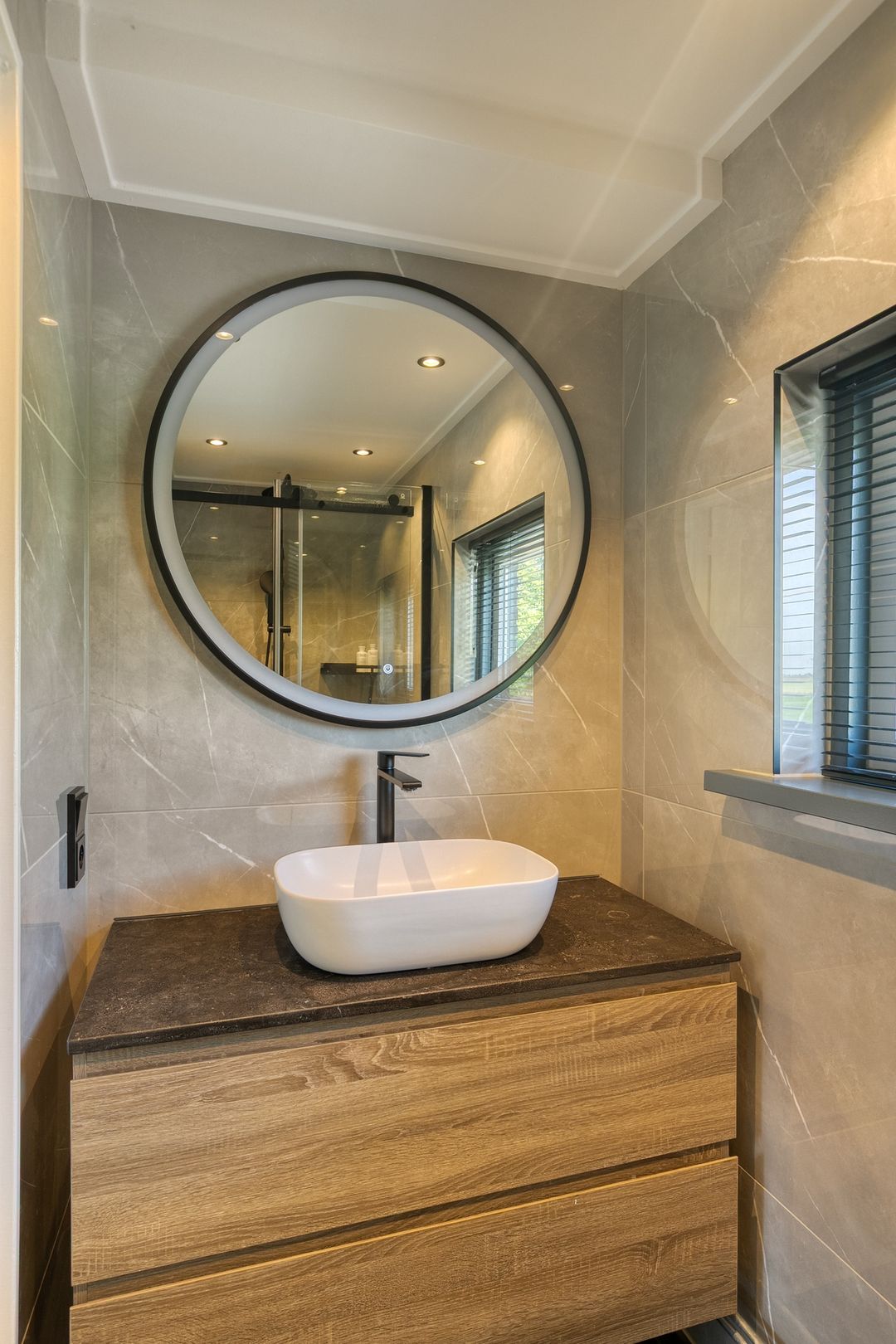 Foto 23 van Burgemeester van der Veenweg 8