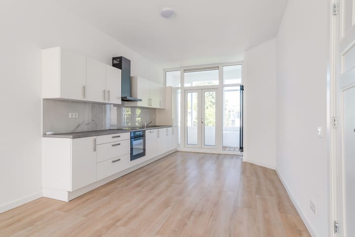 Photo 9 of Maasstraat 226