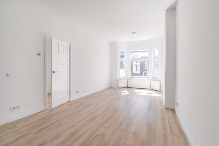 Photo 7 of Maasstraat 226