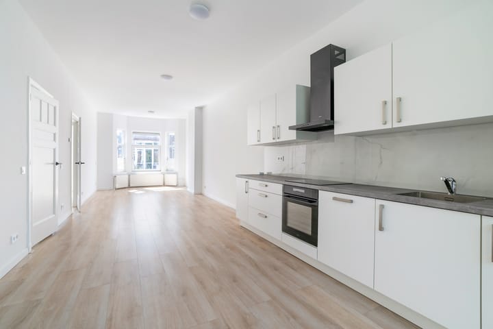 Photo 11 of Maasstraat 226