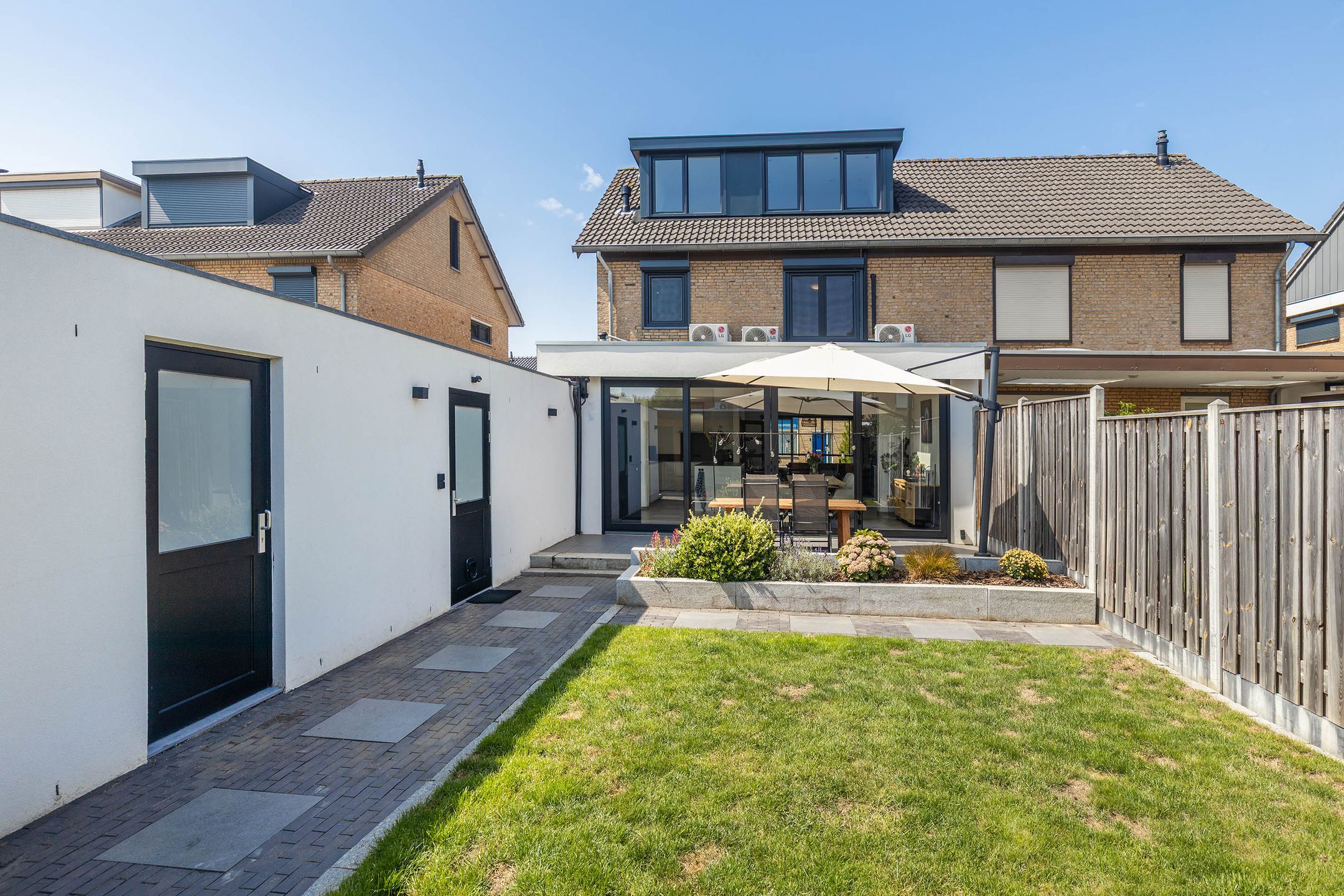 Foto 45 van Dross Roststraat 29