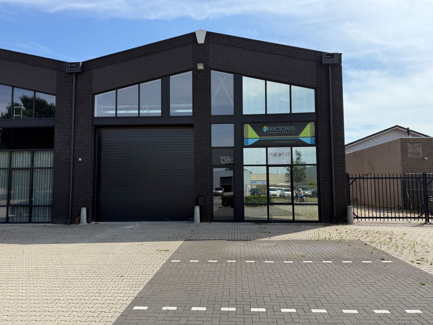 View photo 2 of Landweerstraat-Zuid 138-C