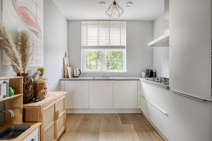 Photo 3 of Julianastraat 37-E