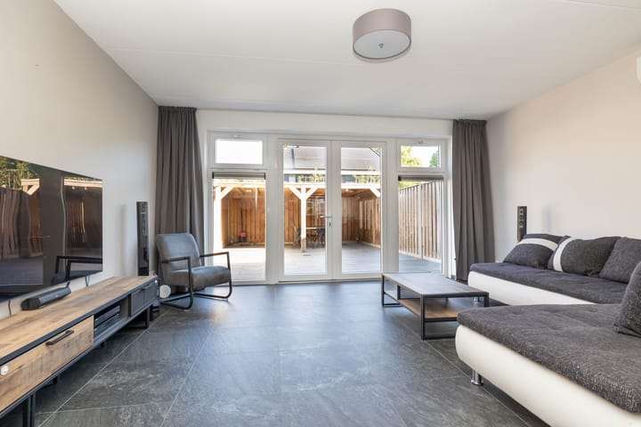 Foto 10 van Ennikstraat 9