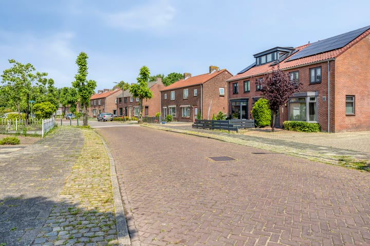 Foto 44 van Moleneindstraat 26