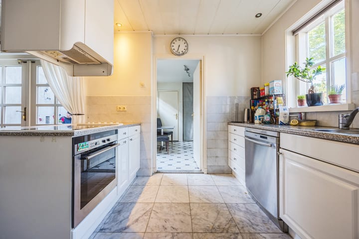 Photo 18 of Beatrixstraat 1