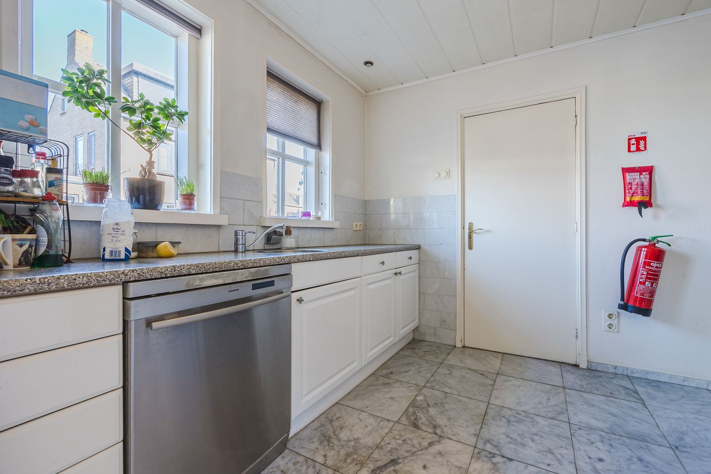 Photo 19 of Beatrixstraat 1