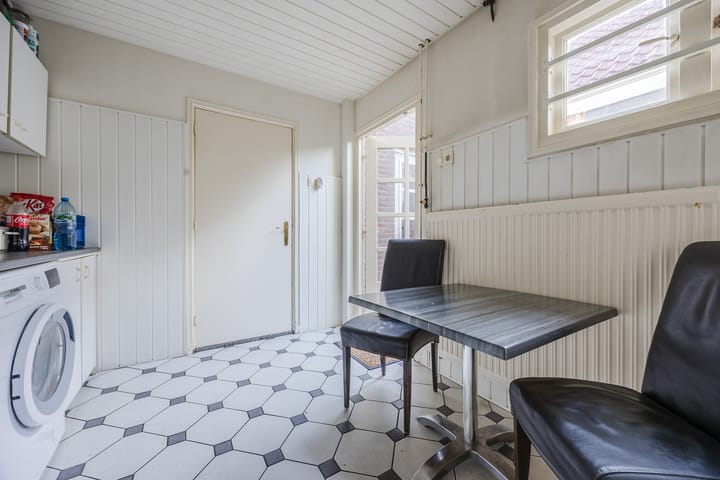 Photo 21 of Beatrixstraat 1