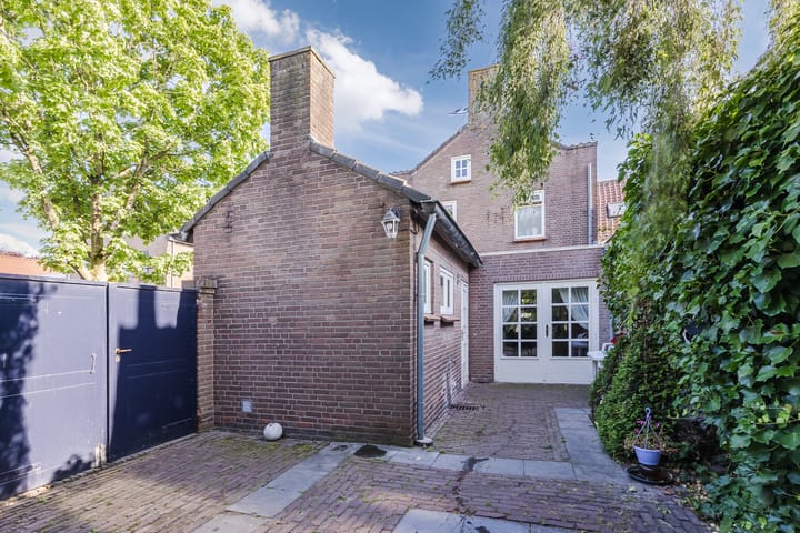 Photo 36 of Beatrixstraat 1