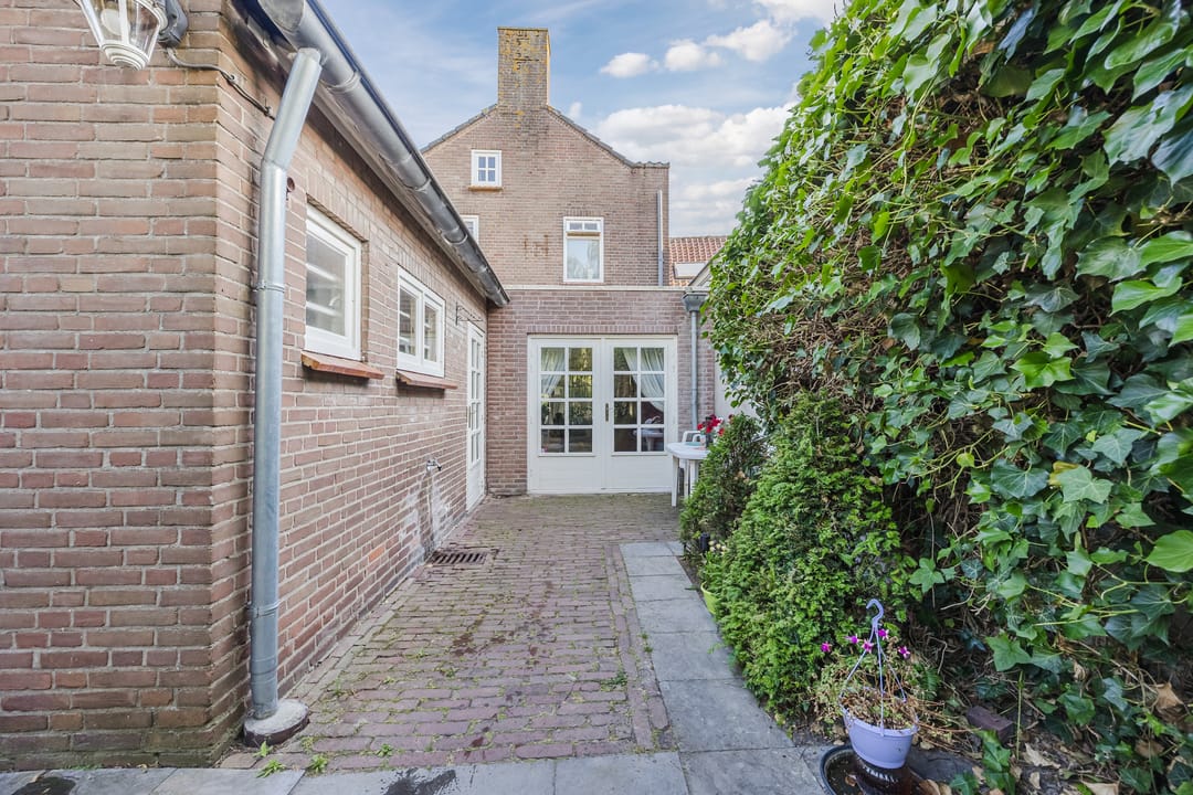 Photo 37 of Beatrixstraat 1