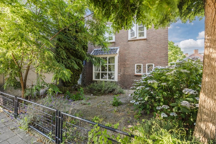 Photo 38 of Beatrixstraat 1