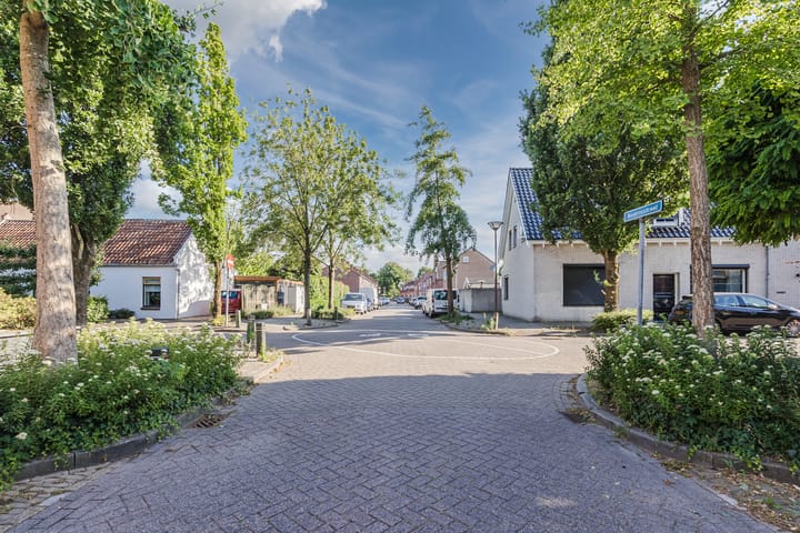 Photo 39 of Beatrixstraat 1