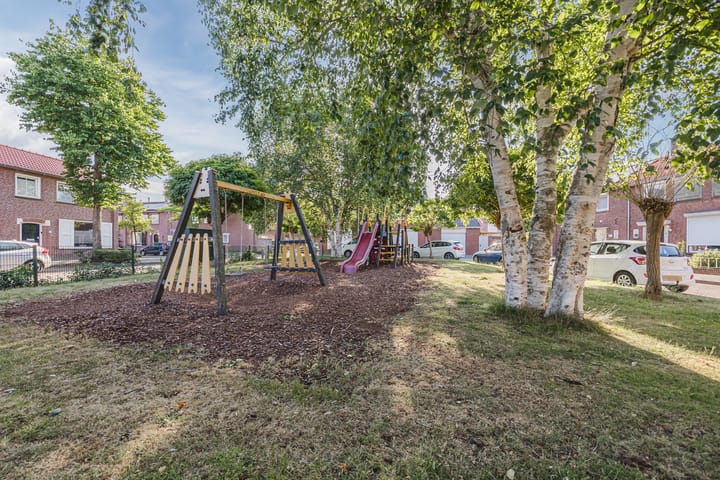 Photo 42 of Beatrixstraat 1