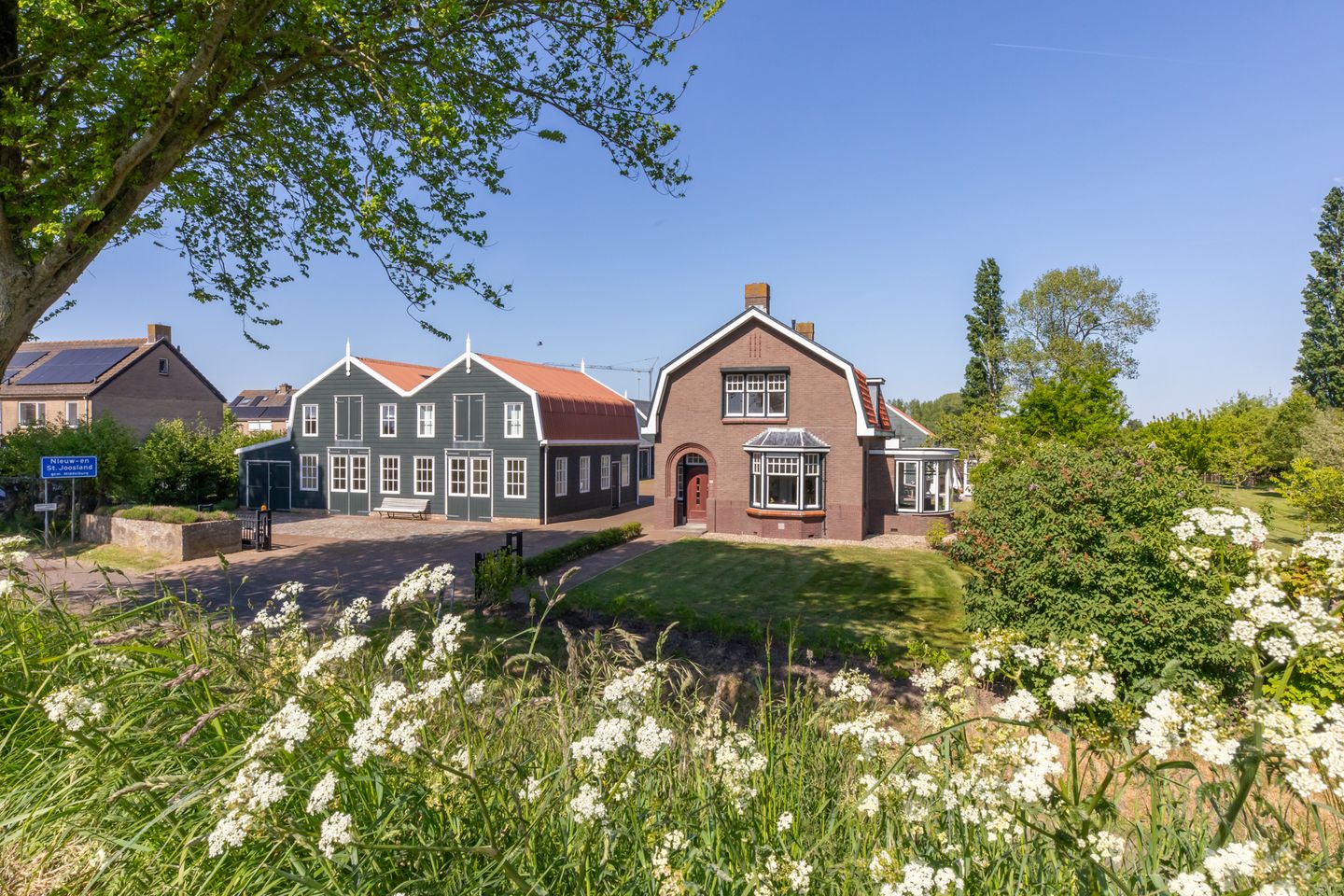 View photo 1 of Molendijk 57