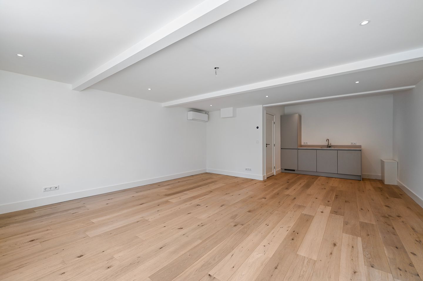 Bekijk foto 2 van van de Wateringelaan 2