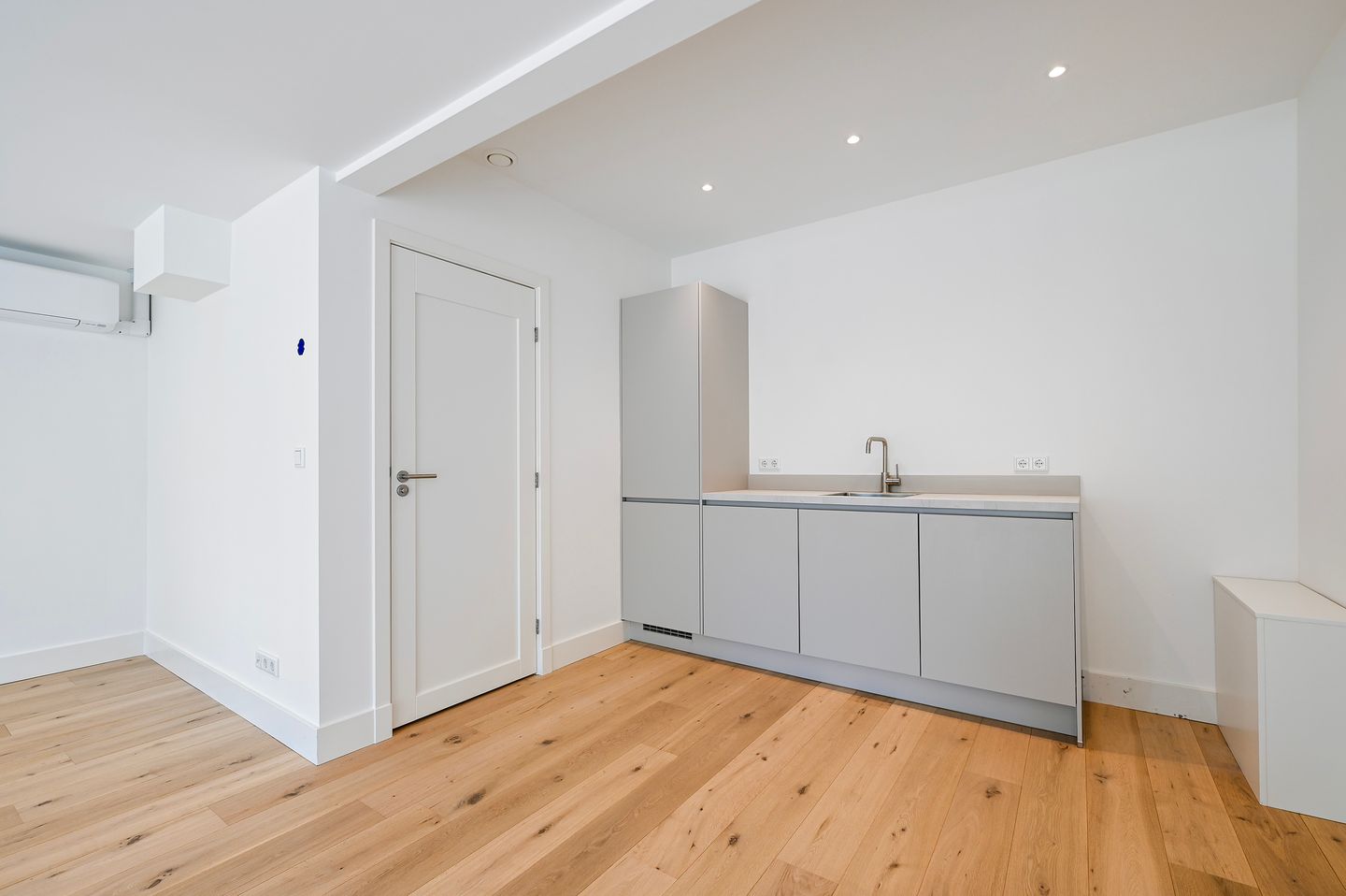 Bekijk foto 3 van van de Wateringelaan 2