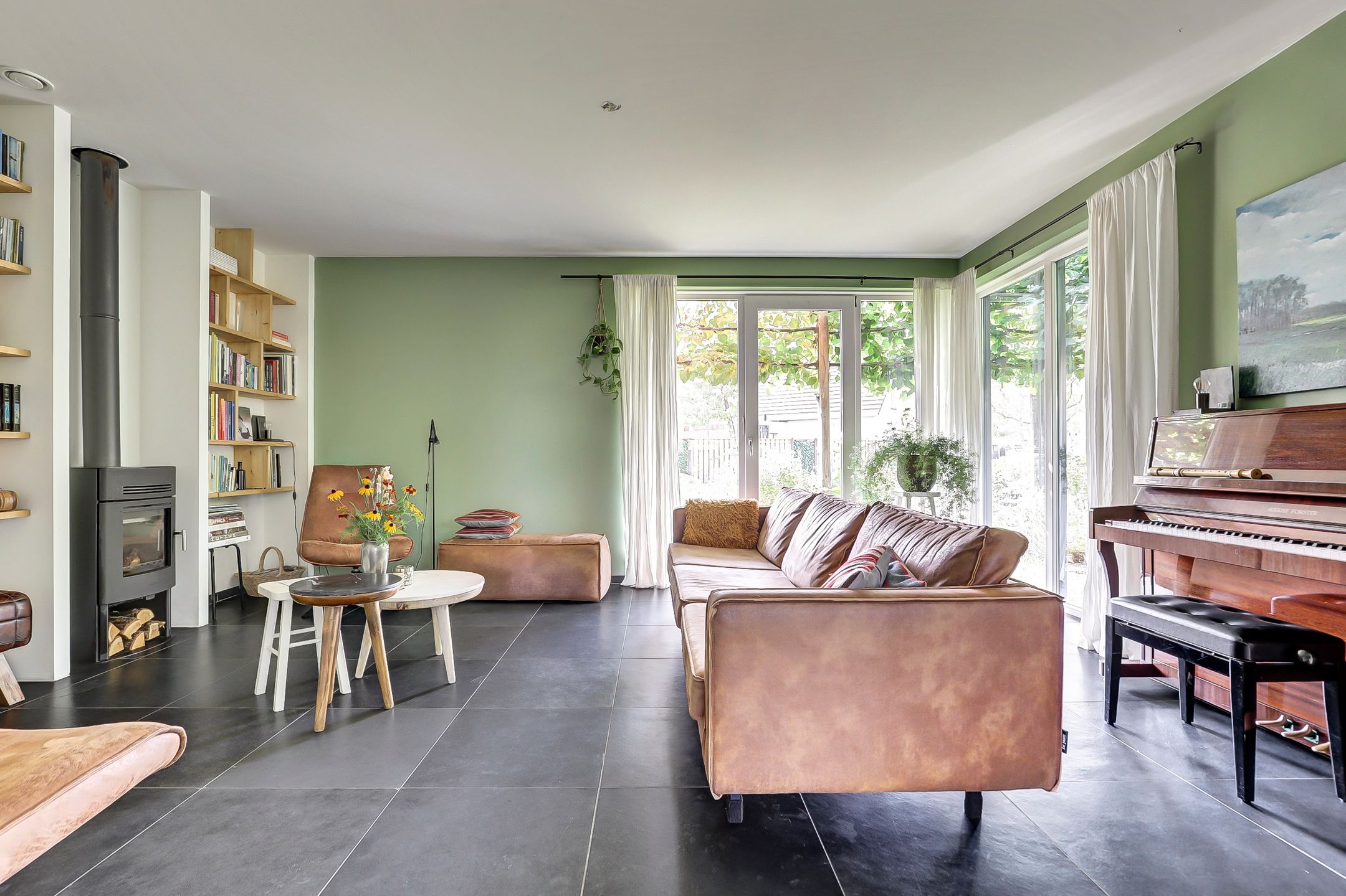 Photo 9 of Weegbree 3