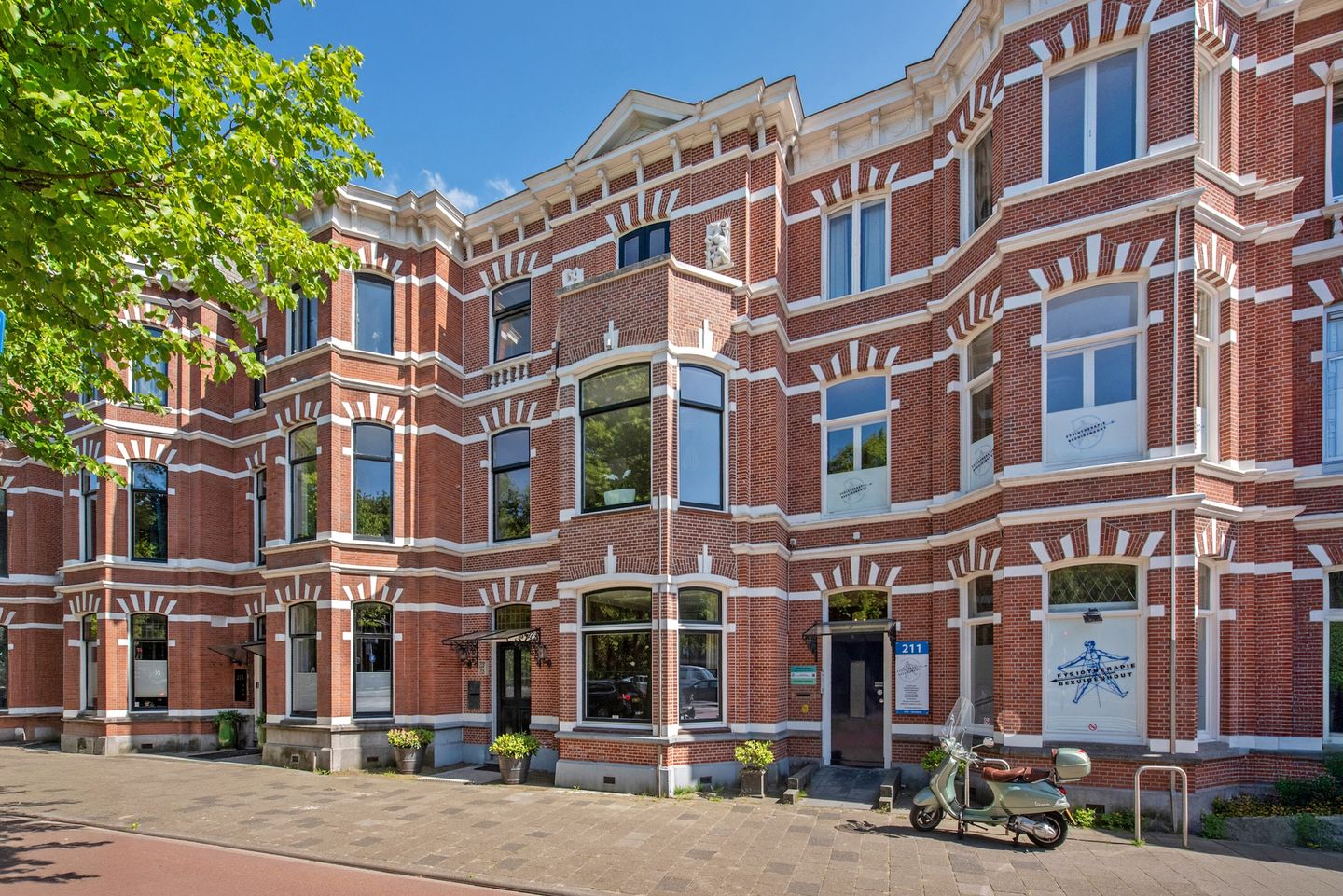 Bekijk foto 1 van Bezuidenhoutseweg 211