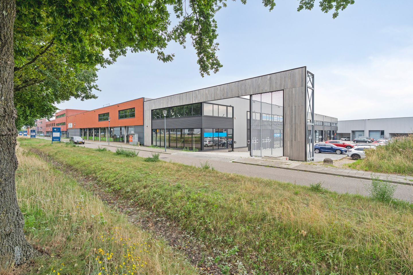 View photo 2 of Bergerweg 140