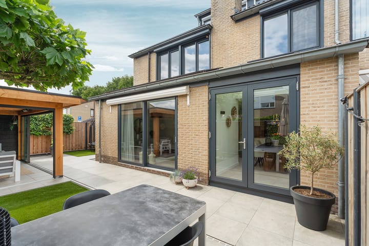 Foto 35 van Louise Michelstraat 1