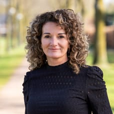 Laura der Kinderen - Commercial Employee