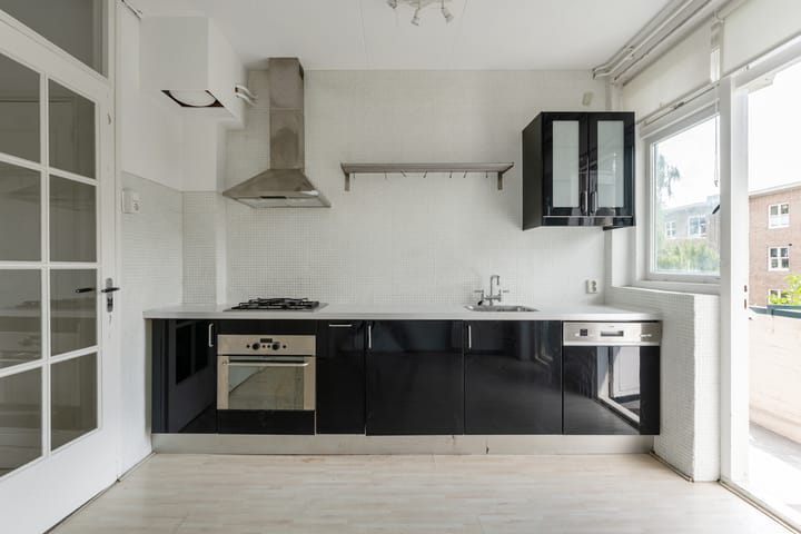 Photo 2 of Vredenoordlaan 66-B