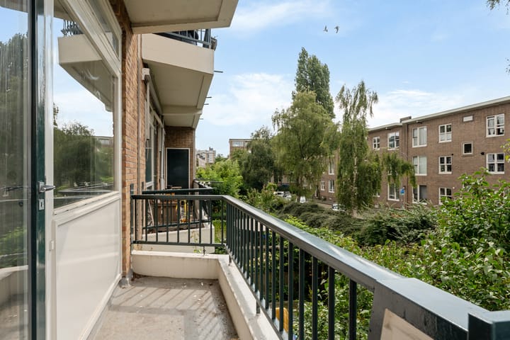 Photo 3 of Vredenoordlaan 66-B